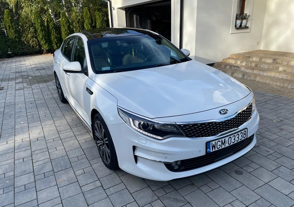 Kia Optima cena 61500 przebieg: 207000, rok produkcji 2015 z Wyszogród małe 379